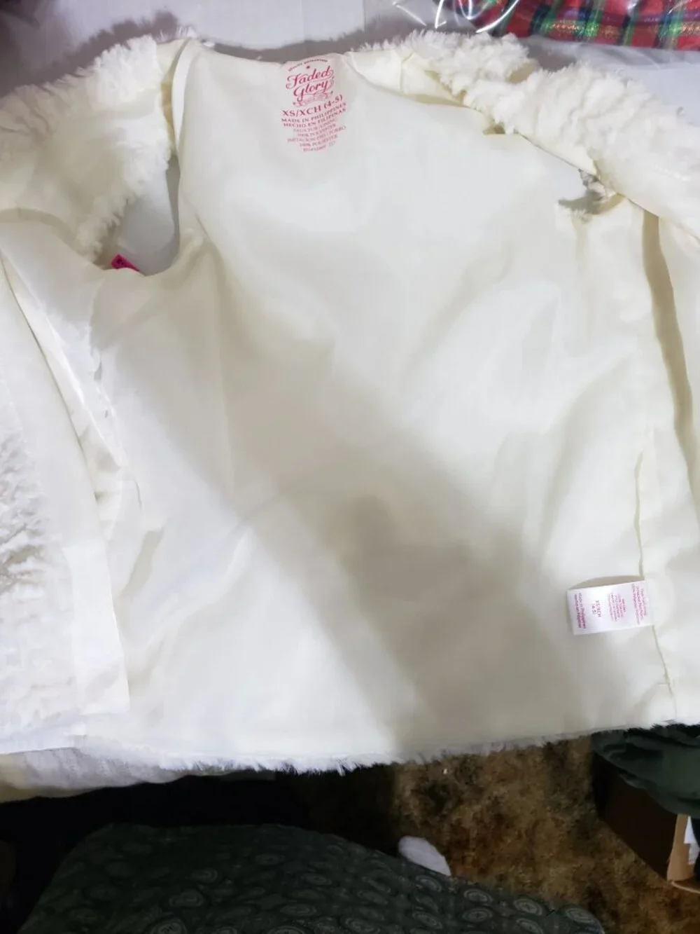 Faded Glory girl's ivory faux fur vest, size XS (4-5)